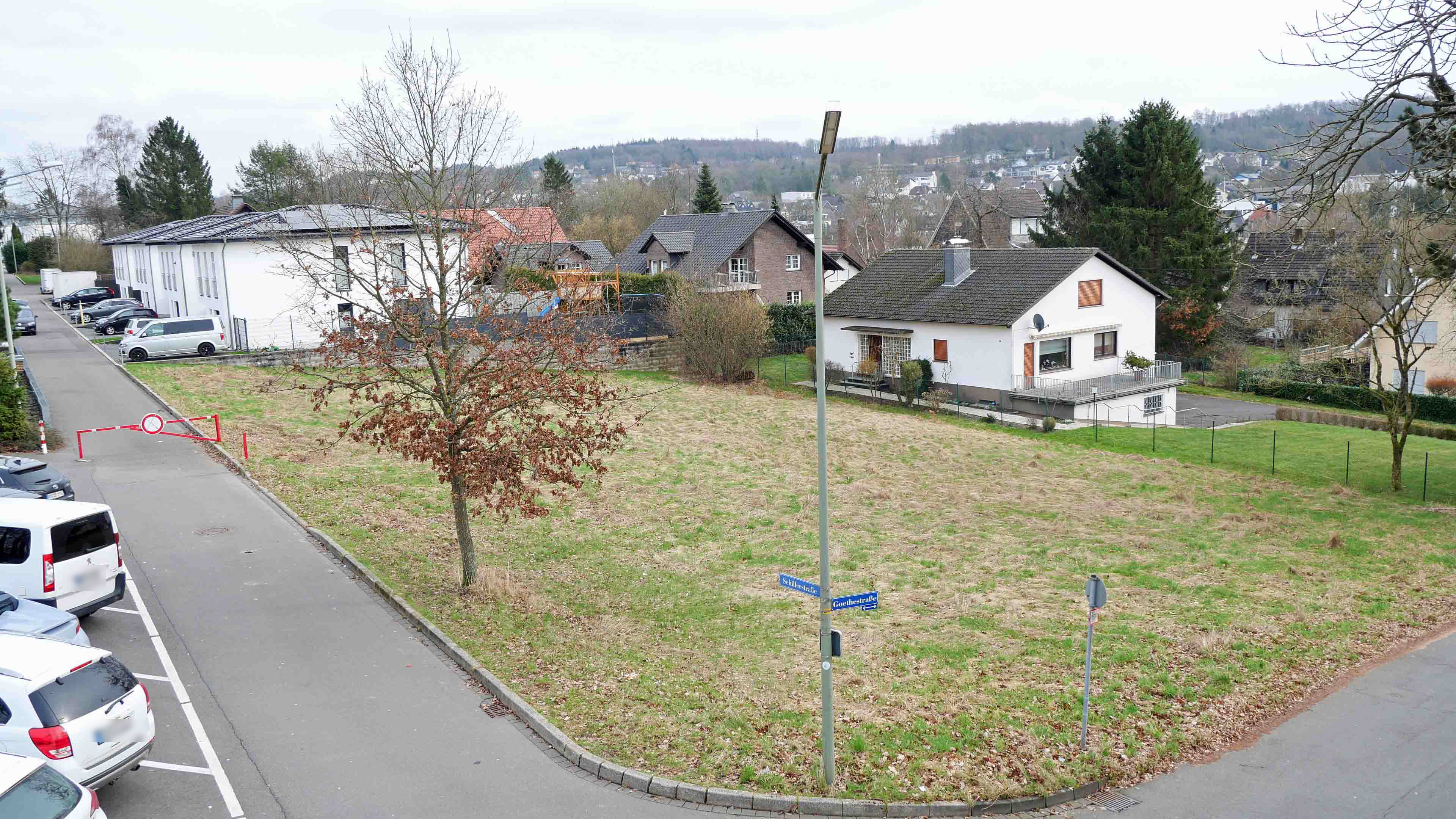Waldbröl: Eckgrundstück am Gymnasium, Ecke Schiller- und Goethestraße